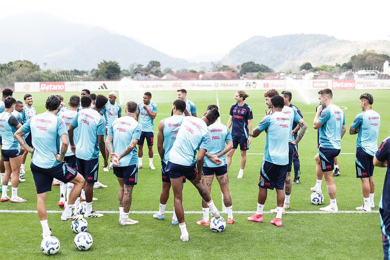 Elenco do Flamengo durante treino no Ninho do Urubu - Foto: Gilvan de Souza/Flamengo
