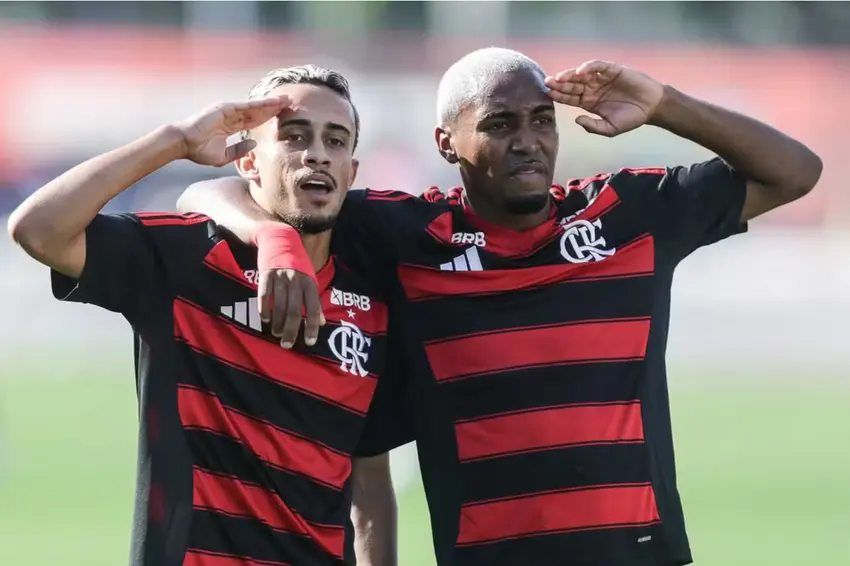 Após 8 a 0, Flamengo retorna com venda milionária, lesão confirmada e volta por cima de atacante 4 Matheus Gonçalves está de saída, e Lorran pode ser o próximo a ser negociado - Foto: Gilvan de Souza/Flamengo