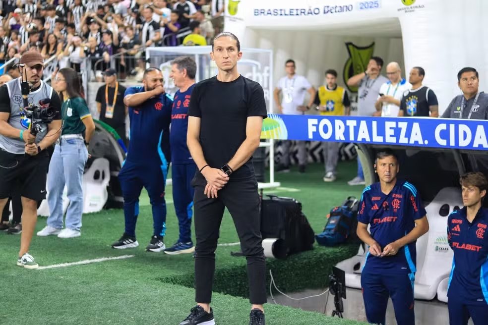 Filipe Luís em Ceará x Flamengo — Foto: Baggio Rodrigues/AGIF