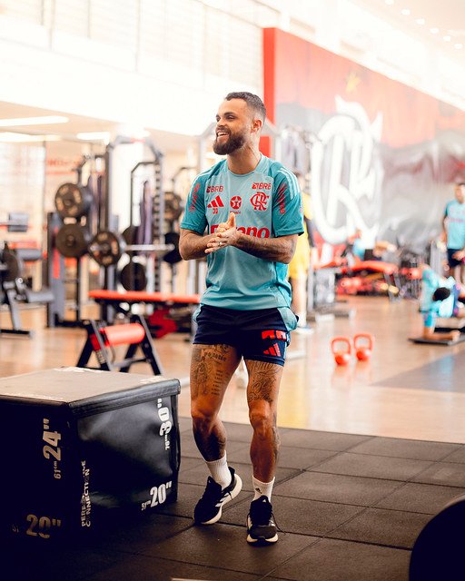 Michael treina na academia do Ninho do Urubu - Foto: Adriano Fontes/Flamengo