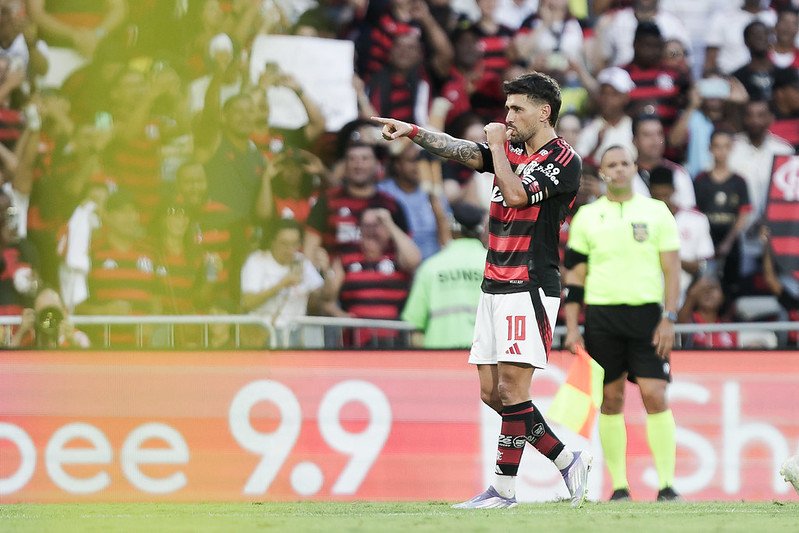 Arrascaeta comemora gol contra o Grêmio no Maracanã - Foto: Gilvan de Souza/Flamengo
