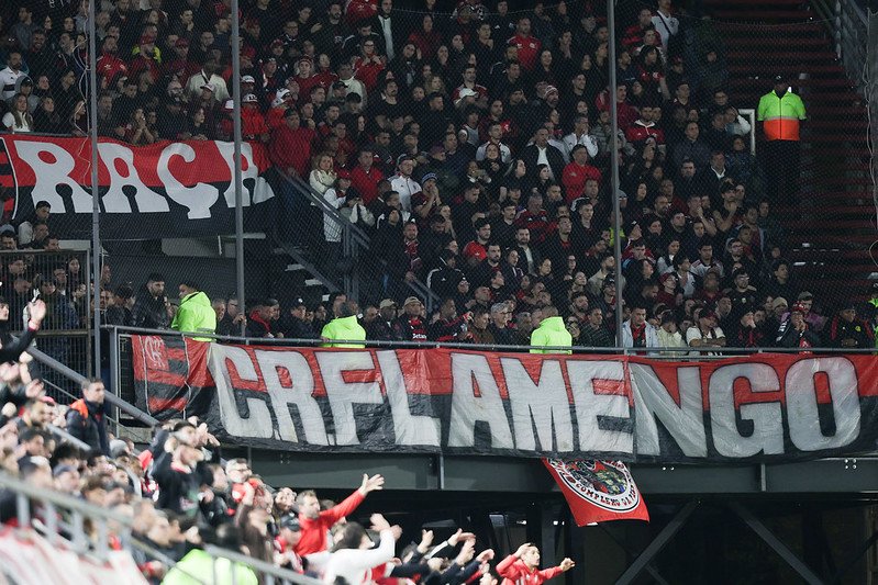 Torcida do Flamengo no estádio Jorge Luis Hirschi, do Estudiantes, na Argentina - Foto: Gilvan de Souza/Flamengo