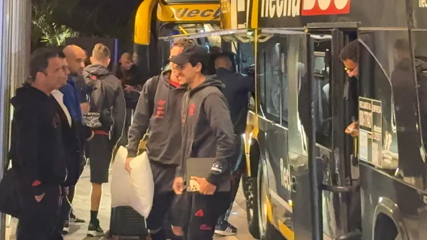 Com ou sem Jorginho? Flamengo chega na Argentina para definir futuro na Libertadores 4 Chegada do Flamengo na Argentina - Foto: Lucas Bayer/Lance!