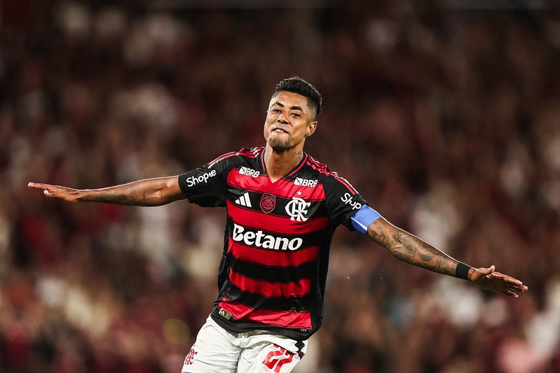 Bruno Henrique comemora seu gol na vitória do Flamengo contra o Santos, por 3 a 2, no Maracanã - Foto: Gilvan de Souza/Flamengo