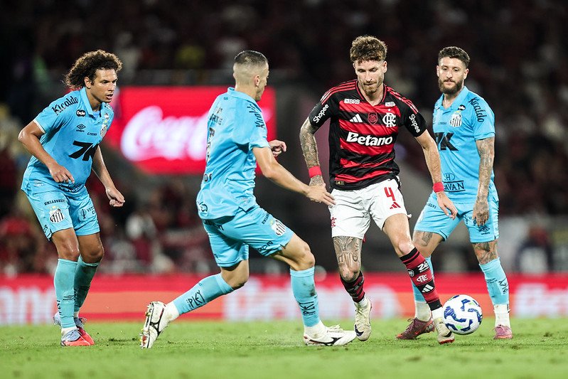 Léo Pereira em Flamengo 3x2 Santos, no Maracanã - Foto: Gilvan de Souza/Flamengo