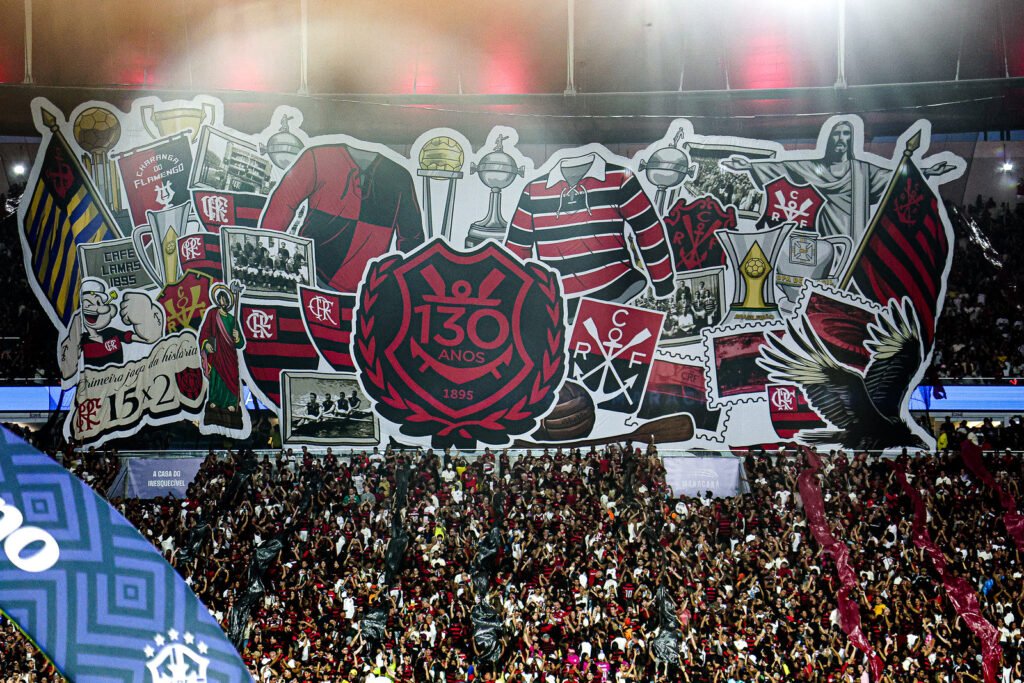 Mosaico da torcida do Flamengo contra o Santos no Maracanã - Foto: Gilvan de Souza/Flamengo