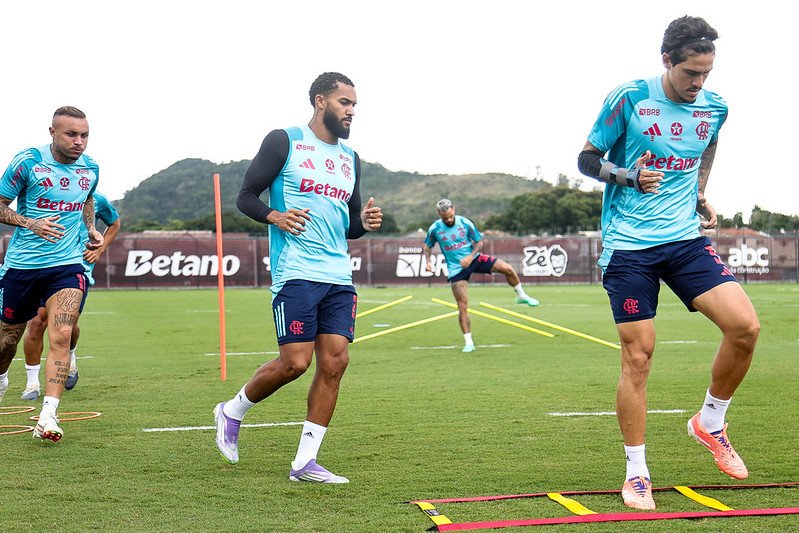 Jogadores do Flamengo durante treino no Ninho do Urubu - Foto: Gilvan de Souza/Flamengo