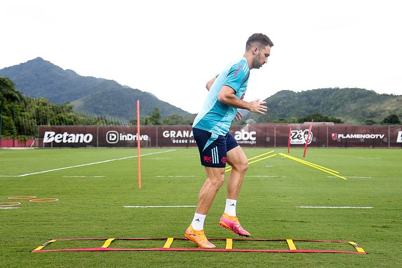 Léo Ortiz durante treino do Flamengo no Ninho do Urubu - Foto: Gilvan de Souza/Flamengo