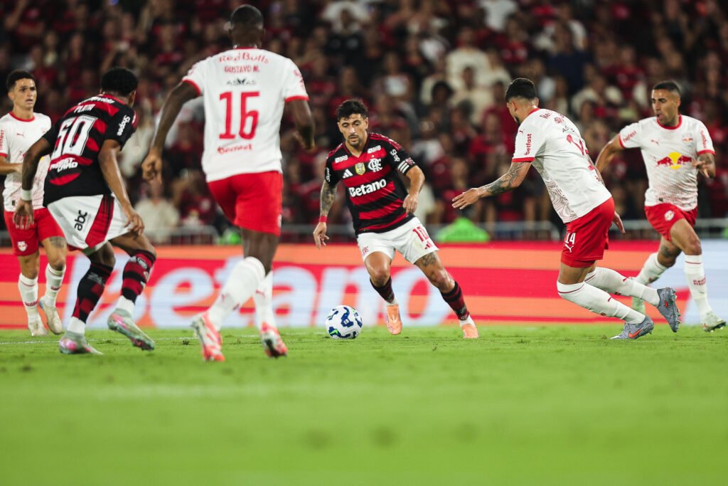 Arrascaeta na vitória do Flamengo contra o Red Bull Bragantino - Foto: Gilvan de Souza/Flamengo