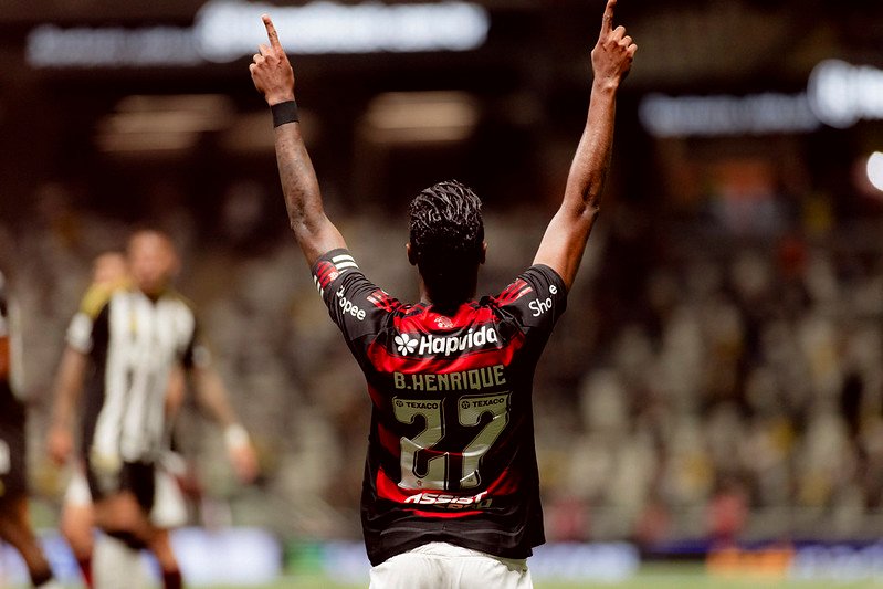 Bruno Henrique comemora gol pelo Flamengo contra o Atlético-MG - Foto: Adriano Fontes/Flamengo