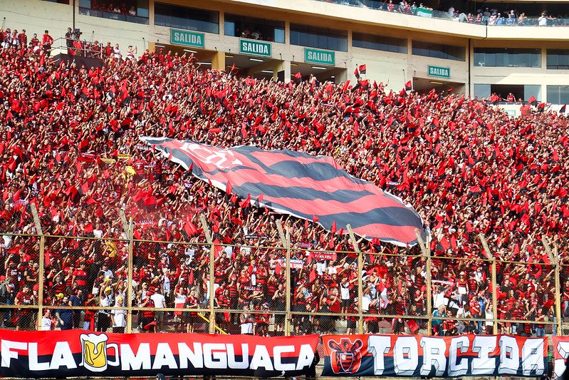 Torcida do Flamengo em Lima, na Final da Libertadores 2025 - Foto: Gilvan de Souza/Flamengo