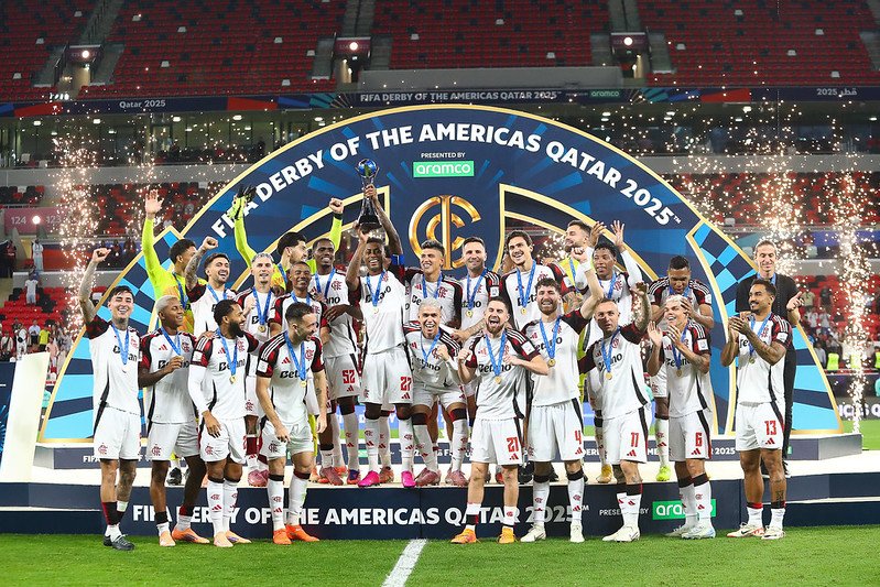 Arrascaeta decide e Flamengo mantém vivo o sonho do bi mundial 1 Flamengo vence o Cruz Azul e conquista o Derby das Américas, no Intercontinental - Foto: Gilvan de Souza/Flamengo