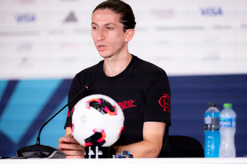 Filipe Luís em coletiva de imprensa no Mundial - Foto: Adriano Fontes/Flamengo