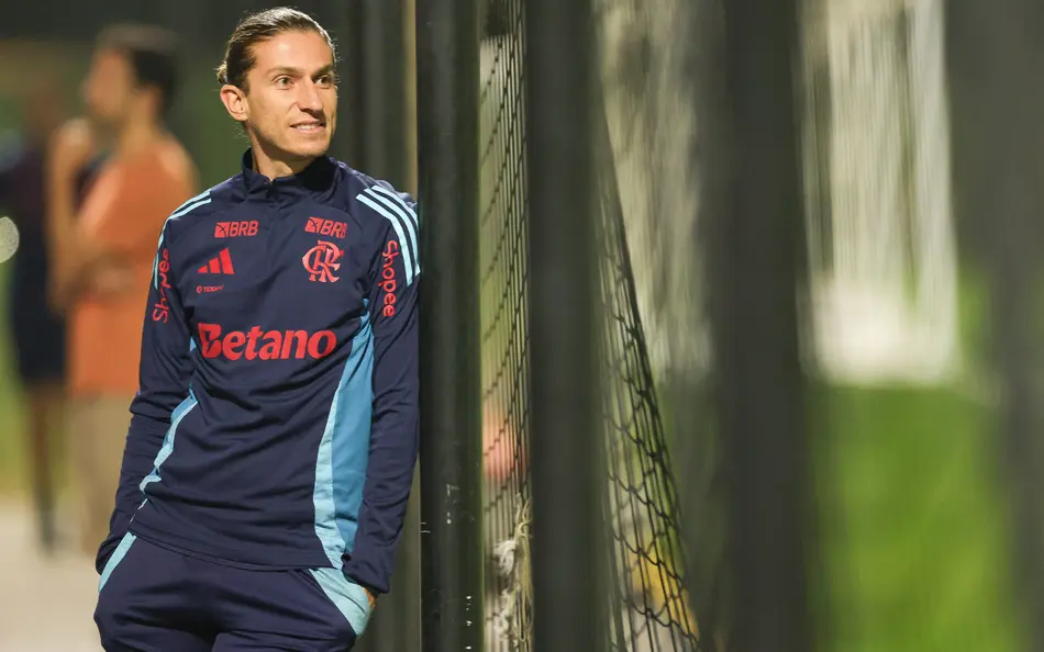 Filipe Luís durante treino no Catar antes de jogo contra o Cruz Azul - Foto: Divulgação / Flamengo